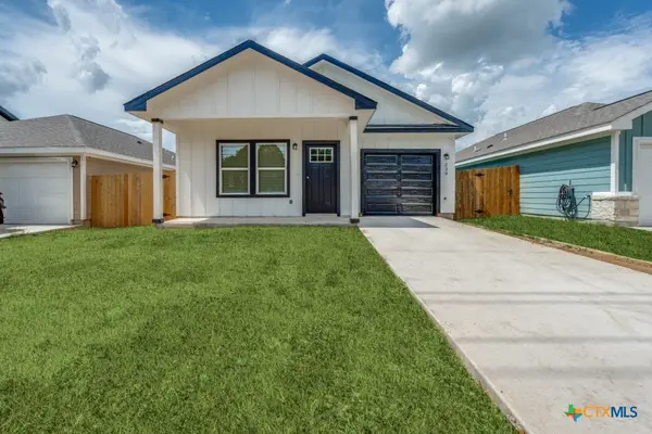 228 W Martindale, Seguin, TX 78155