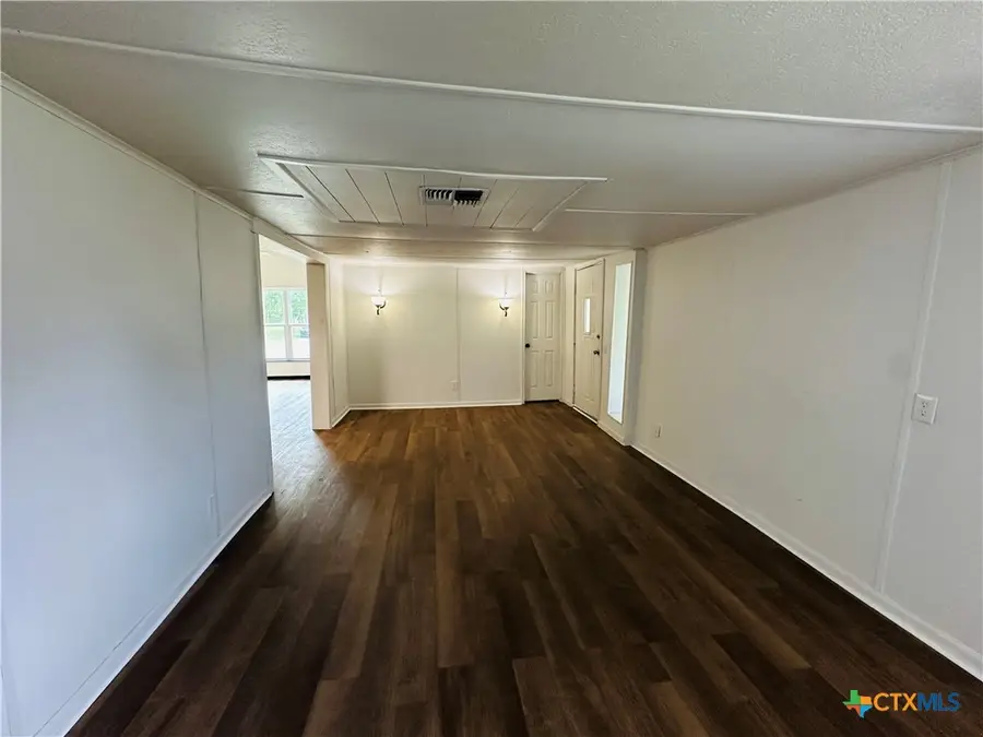 311 Carver Street, Edna, TX 77957 - Image #3