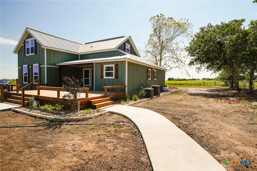 5688 Falke-heinrich Road, Schulenburg, TX 78956 - Image #2