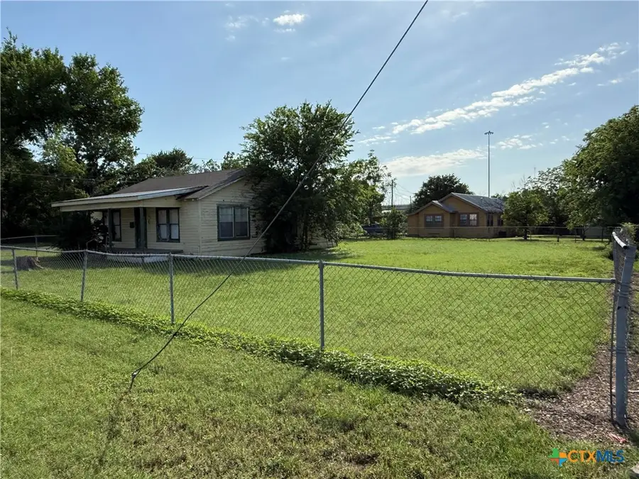 1403 S Wall Street, Belton, TX 76513 - Image #2