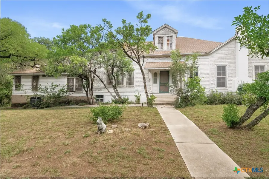 832 E Court Street, Seguin, TX 78155 - #2
