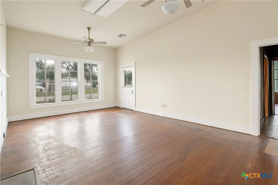 832 E Court Street, Seguin, TX 78155 - #3