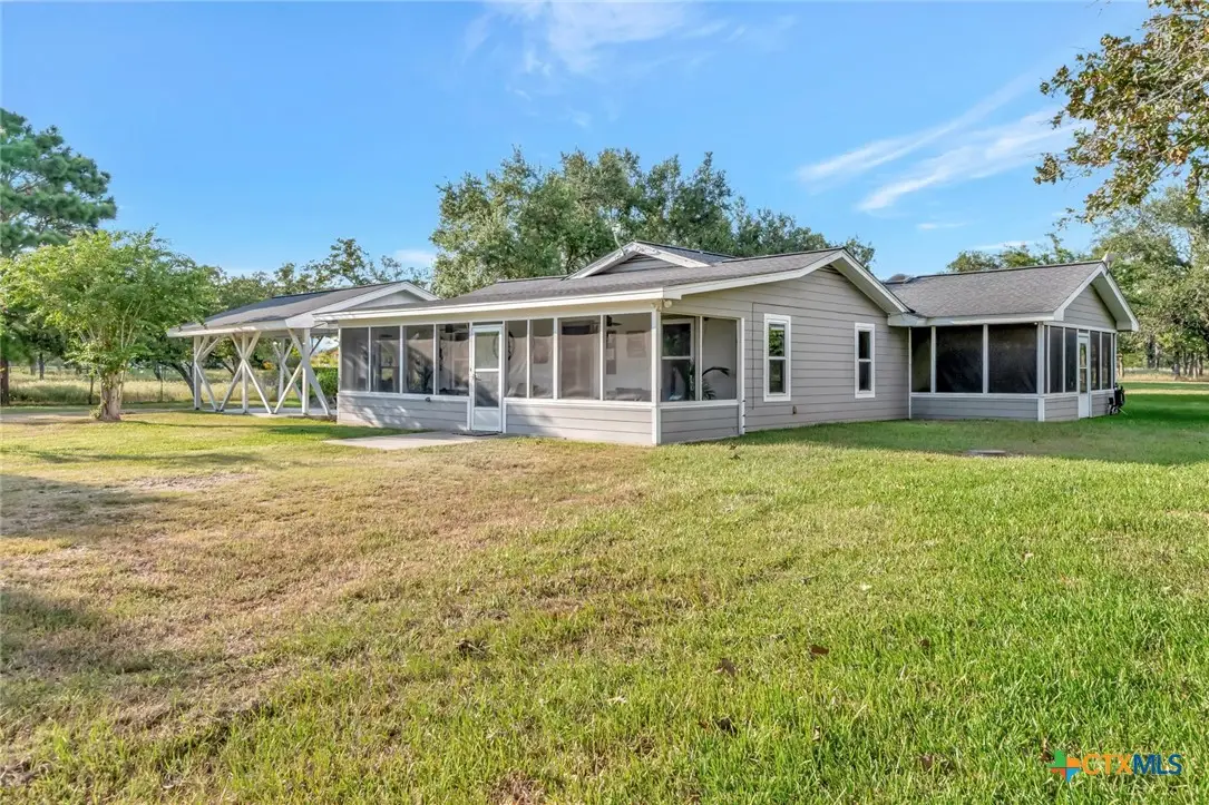 351 Sulphur Creek Estates Rd, Victoria, TX 77905 - Image #1