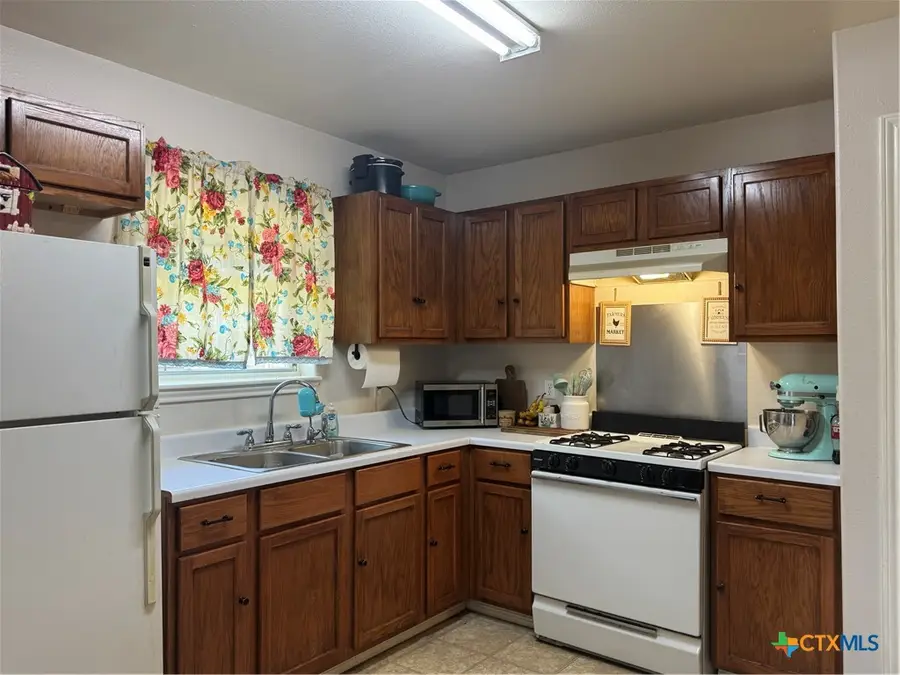 200 N 7th Street, Lometa, TX 76853 - Image #2