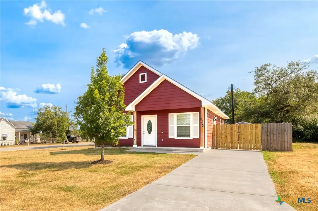 1628 Armstrong Street, Luling, TX 78648 - Image #1