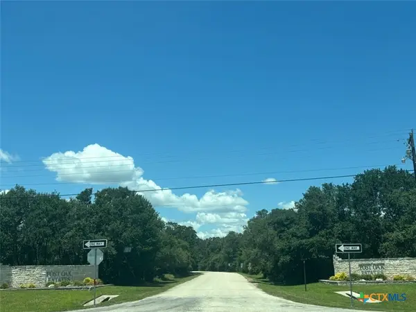 71 Post Oak Row, Inez, TX 77968