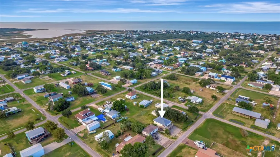 1106 W Jefferson Avenue, Port Oconnor, TX 77982 - Image #2