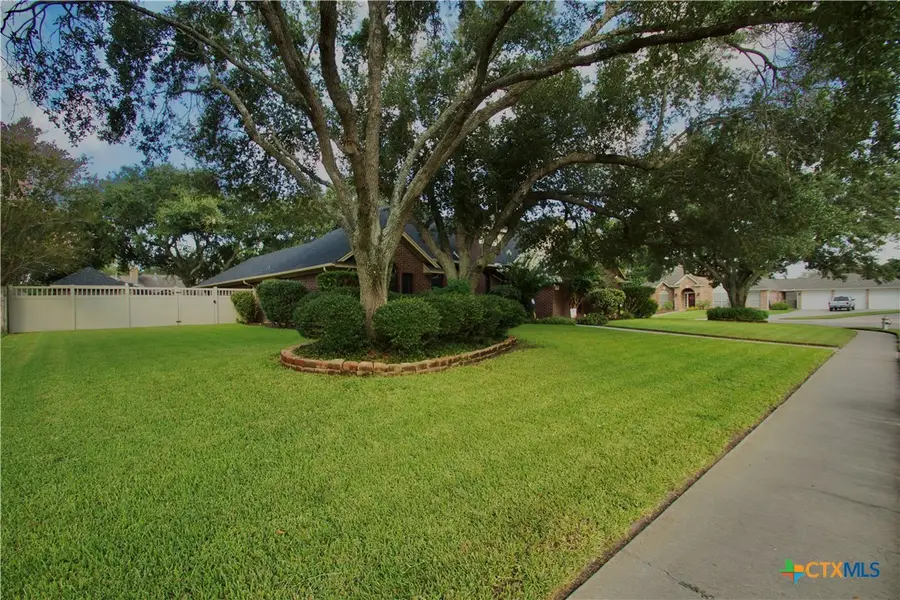 106 Bloomingdale Circle, Victoria, TX 77904 - Image #2