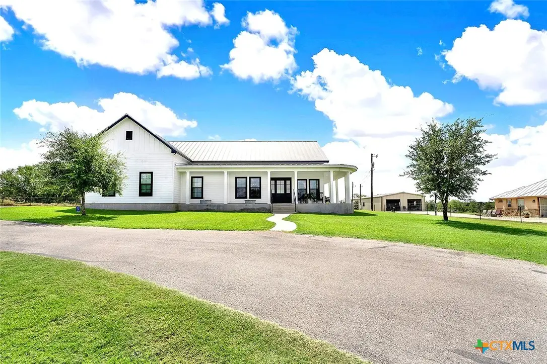 149 County Road 256, Floresville, TX 78114 - Image #1