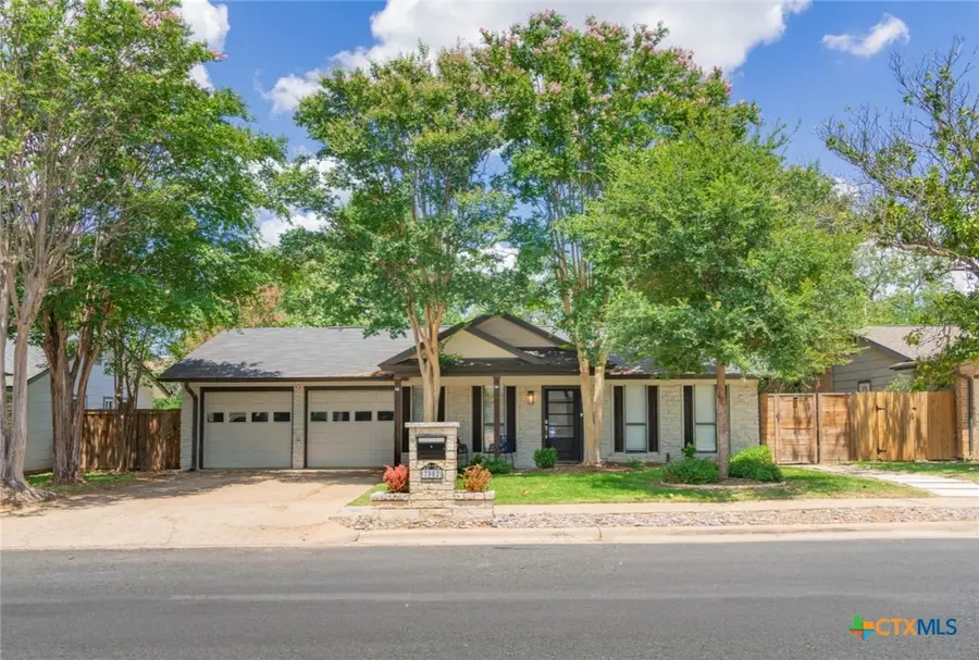 7002 Whispering Oaks Drive, Austin, TX 78745 - Image #2