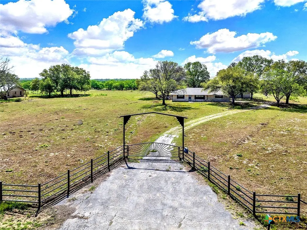 1212 County Road 337, La Vernia, TX 78121 - Image #1