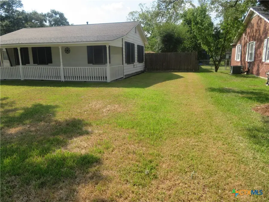 110 Sandra, Edna, TX 77957 - Image #3