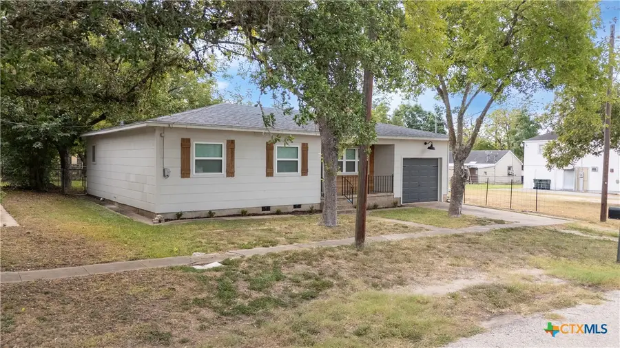 504 N Arnim, Moulton, TX 77975 - Image #3