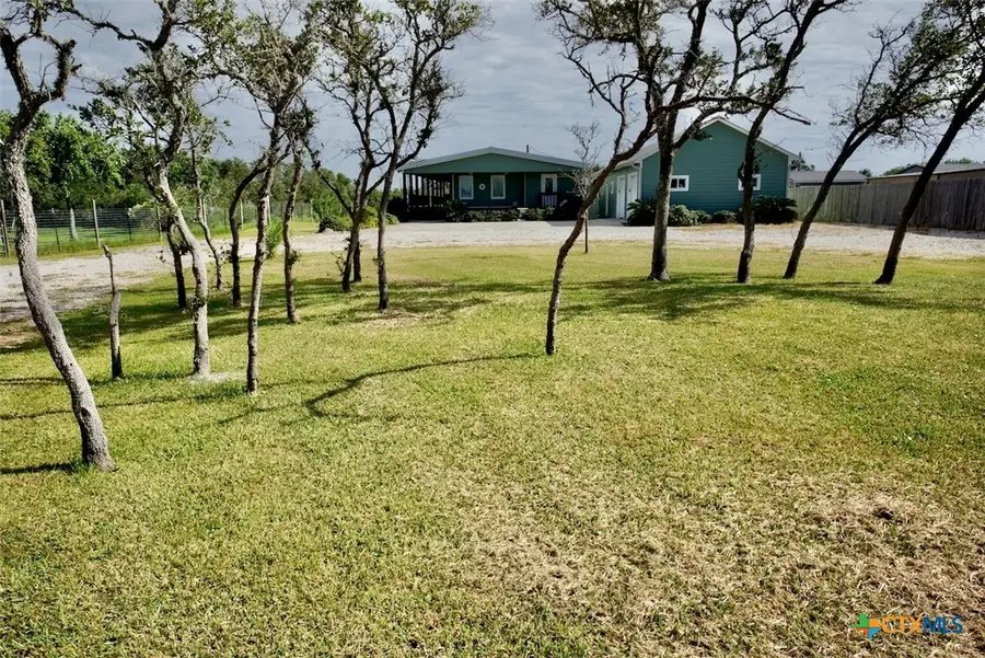 3043 W Harrison Avenue, Port Oconnor, TX 77982 - Image #2