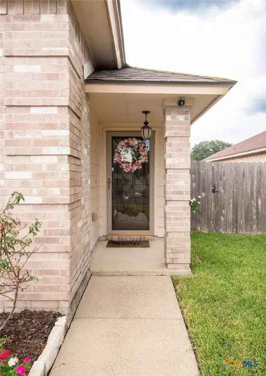 206 Yellowstone Drive, Victoria, TX 77904 - Image #2