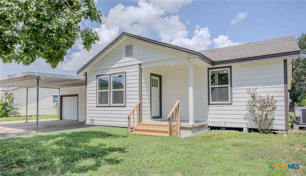 906 E Crestwood Drive, Victoria, TX 77901 - Image #1