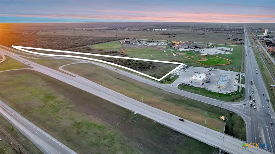 11304 NW Zac Lentz Parkway, Victoria, TX 77904 - Image #2