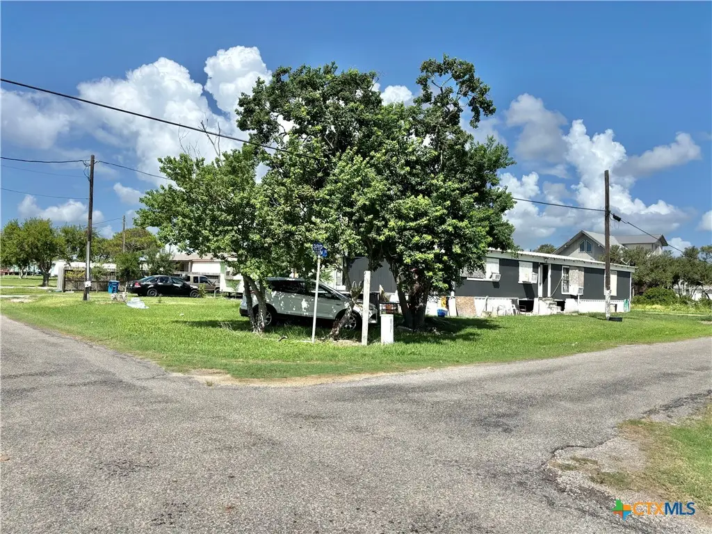 304 W Madison Avenue, Port Oconnor, TX 77982 - Image #1