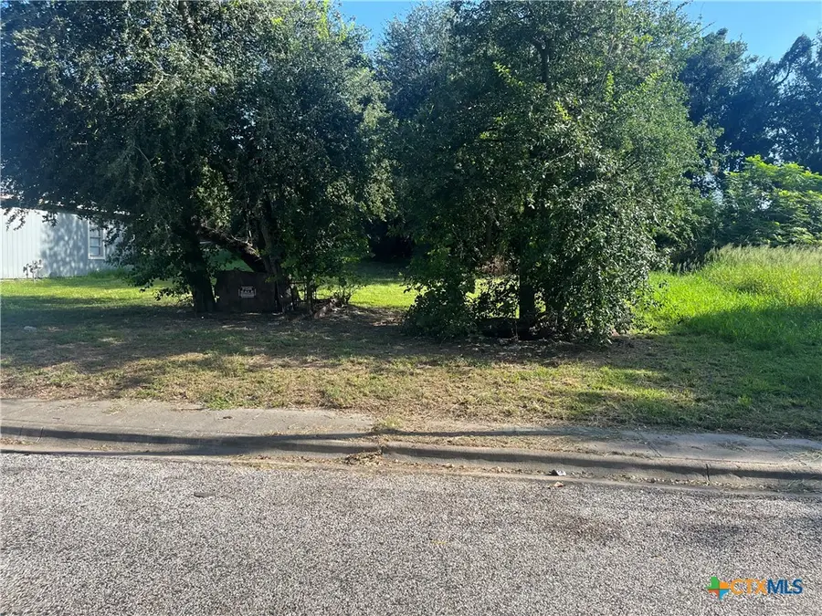 706 E 2nd Street, Victoria, TX 77901 - Image #2