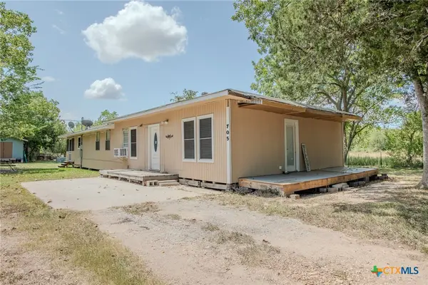 705 W Ash Street, Edna, TX 77957