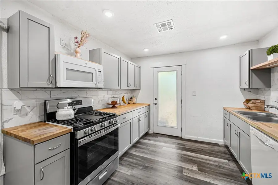 2113 Saunders Street, Gatesville, TX 76528 - Image #3