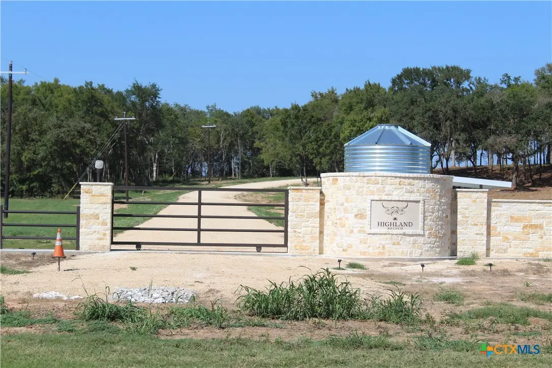 165 Highland Dr, Cameron, TX 76520 - Image #1