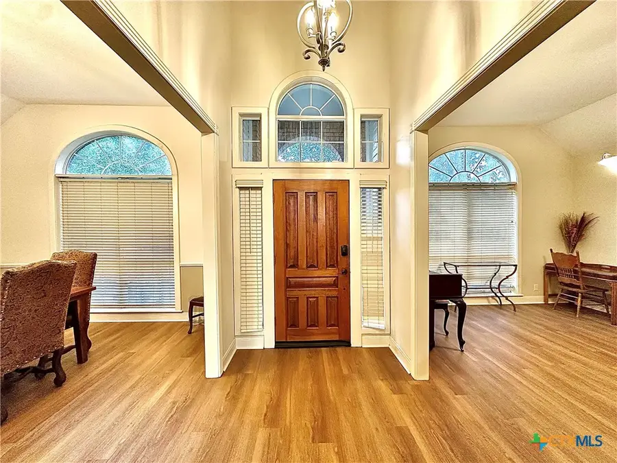 210 Woodlands Lane, Victoria, TX 77904 - Image #3