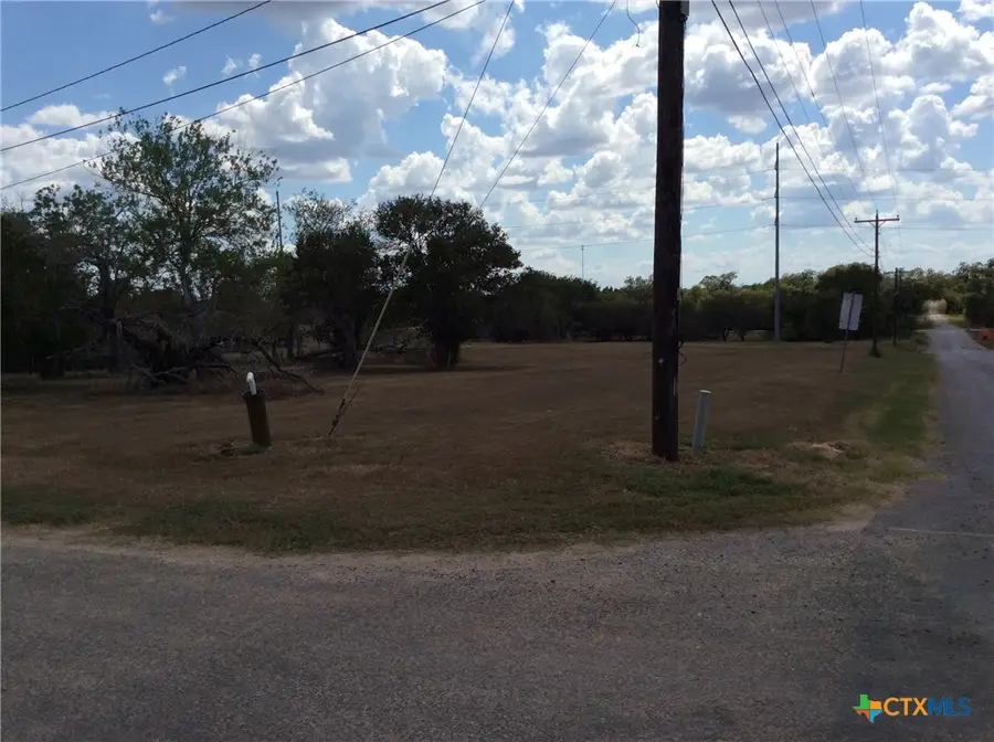 814 Baldwin Street, Yoakum, TX 77995 - Image #2