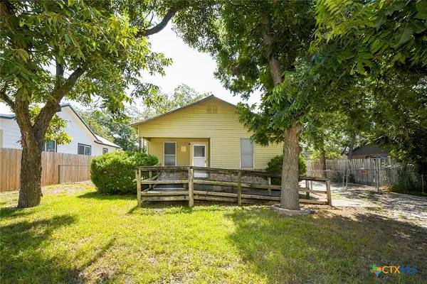 242 E Austin Street, New Braunfels, TX 78130