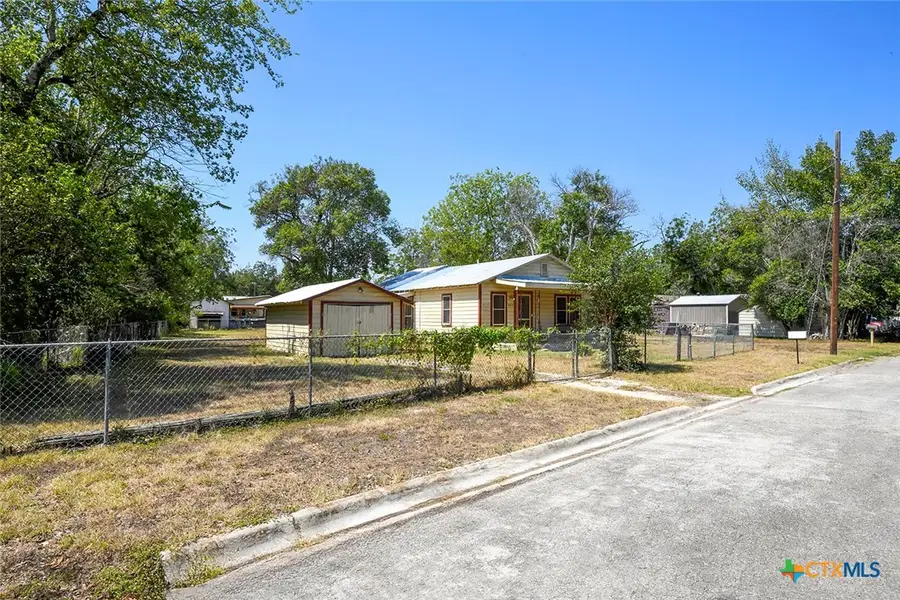 882 Samuels Street, New Braunfels, TX 78130 - Image #2