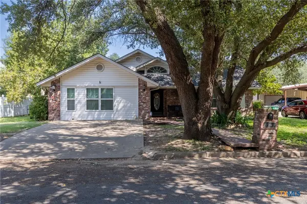 704 E 16th Street, Cameron, TX 76520