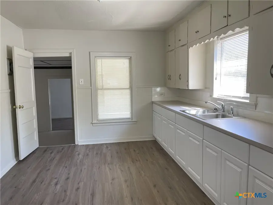 1521 N Hamilton Street, Gonzales, TX 78629 - Image #3