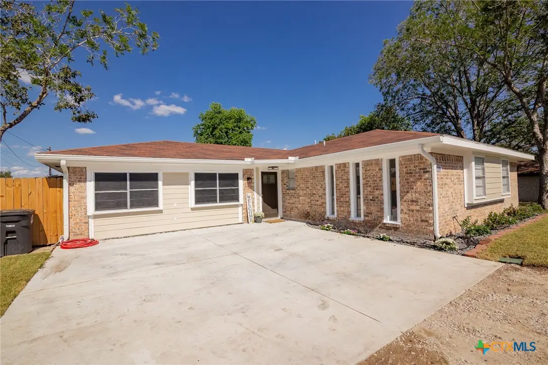 208 Eleanor Street, Victoria, TX 77904 - Image #1
