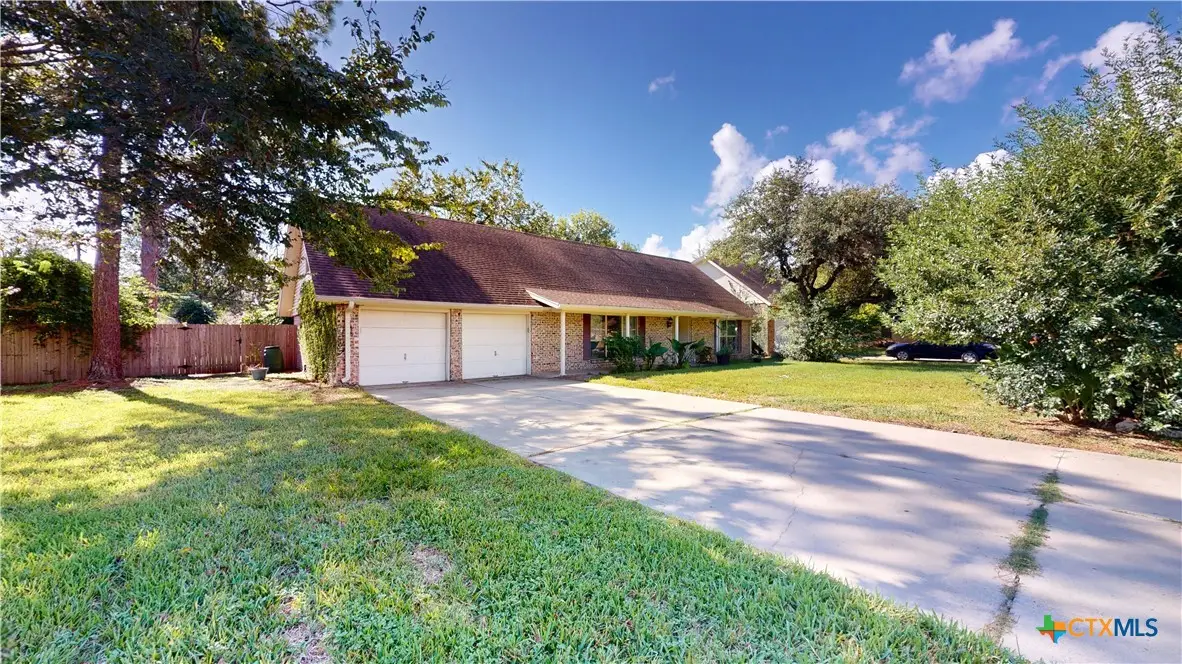 105 Tropical Drive, Victoria, TX 77904 - Image #1