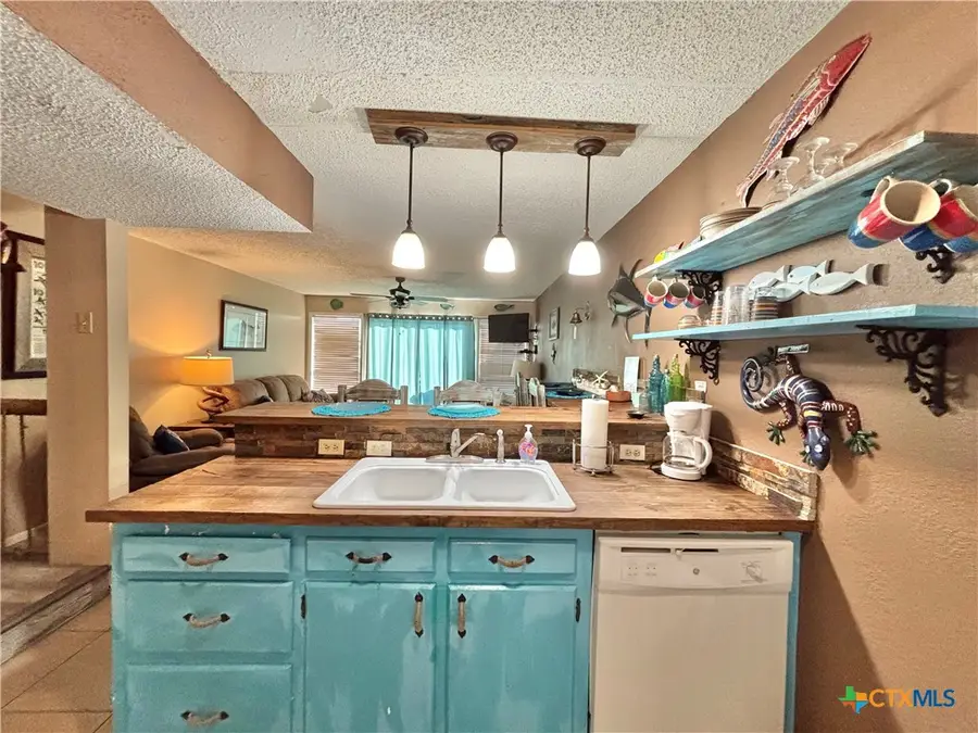 438 S 15th Street, Port Oconnor, TX 77982 - Image #3