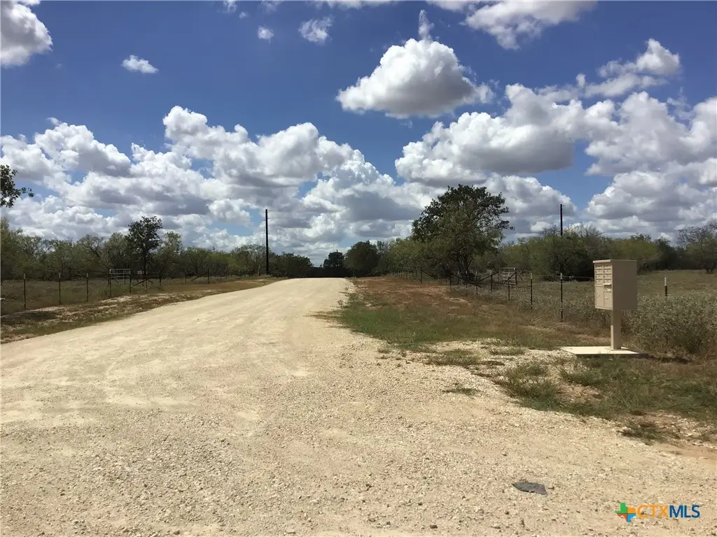 127 Country Acres Pr, Gonzales, TX 78629 - Image #1