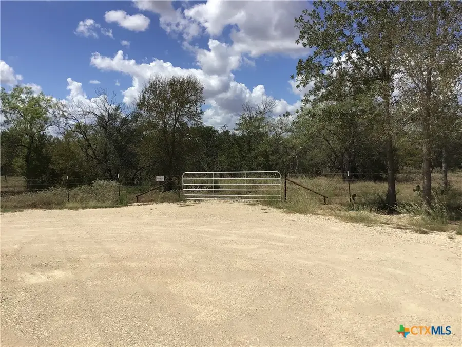 127 Country Acres Pr, Gonzales, TX 78629 - Image #2