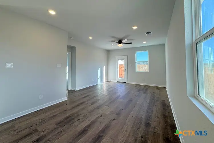 220 Escape Way, Jarrell, TX 76537 - Image #3