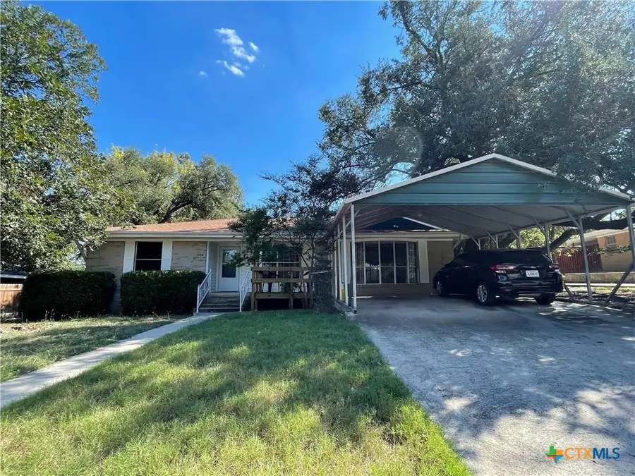 1304 W Avenue B, Lampasas, TX 76550 - Image #2