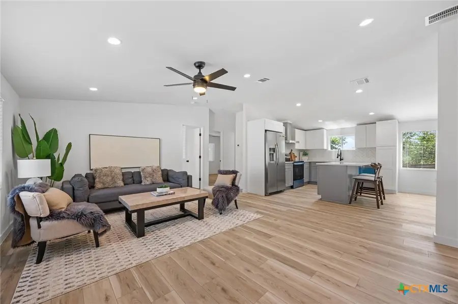 404 E Pecan Street, Taylor, TX 76574 - #3