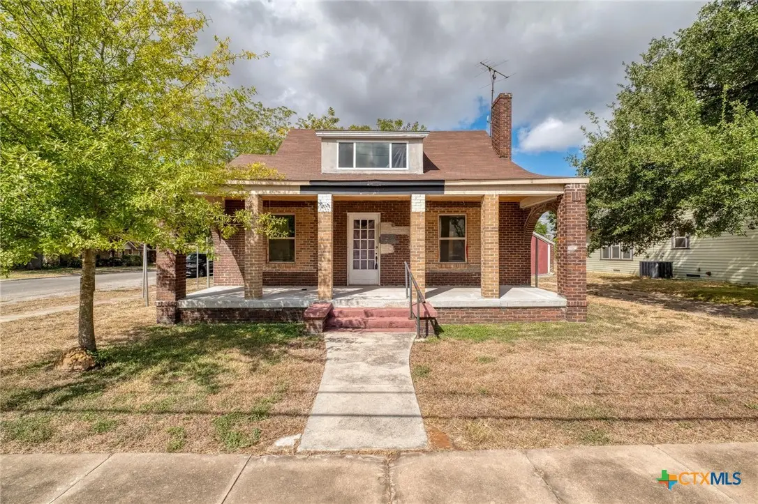 116 S Cypress Avenue, Luling, TX 78648 - Image #1