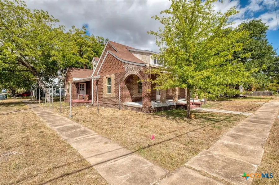 116 S Cypress Avenue, Luling, TX 78648 - Image #2