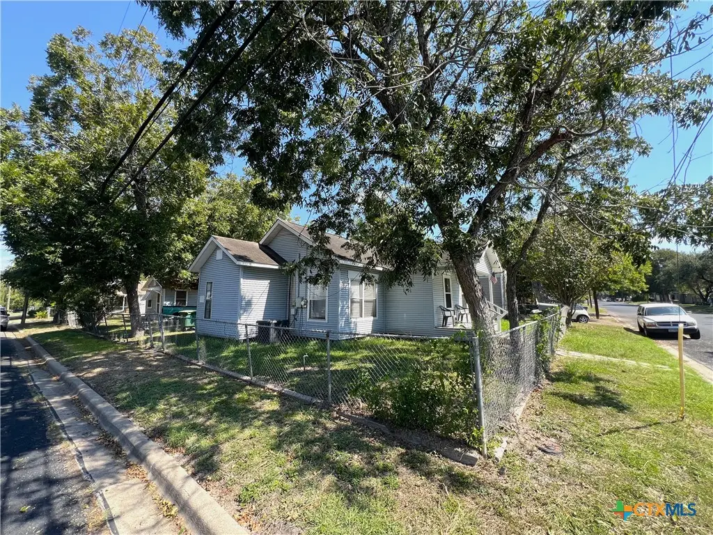 1002 E Park Avenue, Victoria, TX 77901 - Image #1