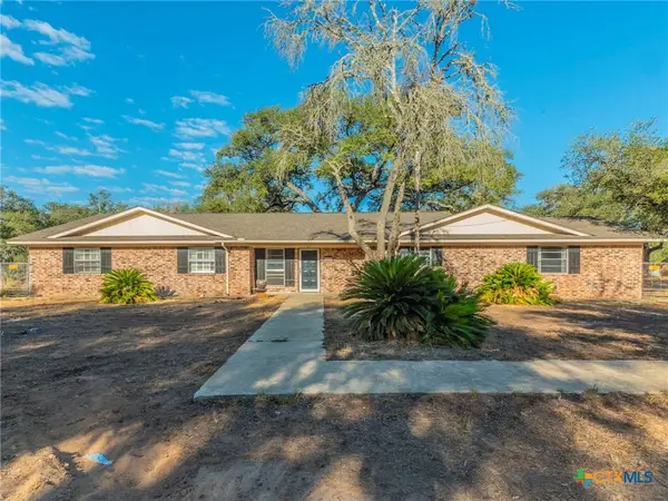 105 Live Oak Drive, Pleasanton, TX 78064