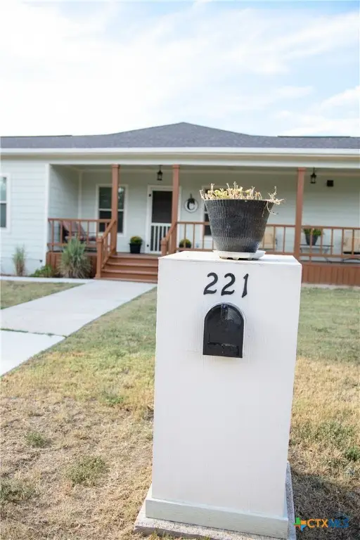 221 E Hamilton Avenue, Rockdale, TX 76567 - Image #1
