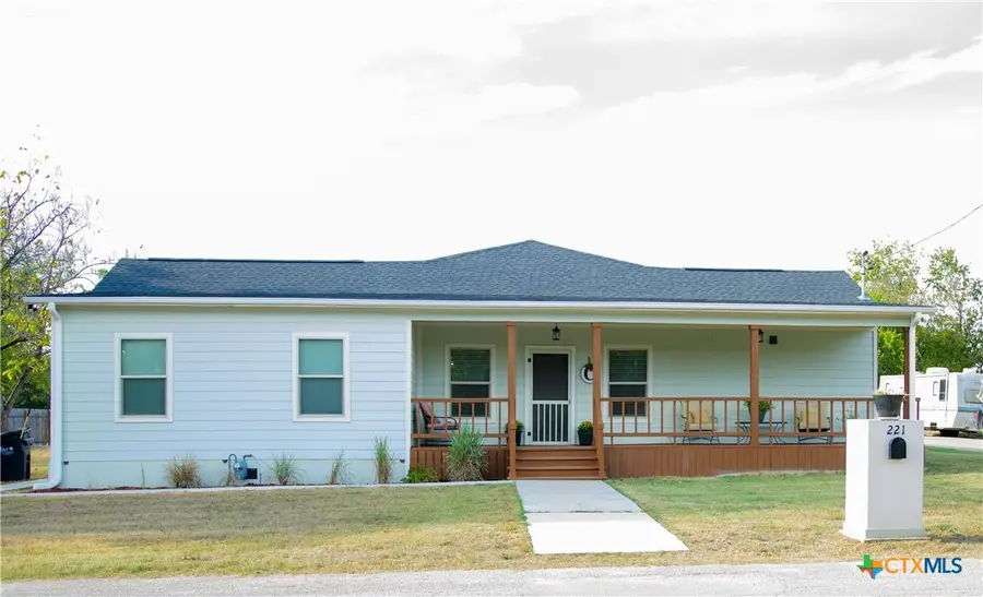 221 E Hamilton Avenue, Rockdale, TX 76567 - Image #2