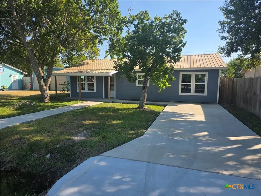 809 W Saint Louis Avenue, Seadrift, TX 77983 - Image #2