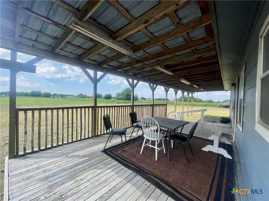 512 Frisco Ave, Seadrift, TX 77983 - Image #2