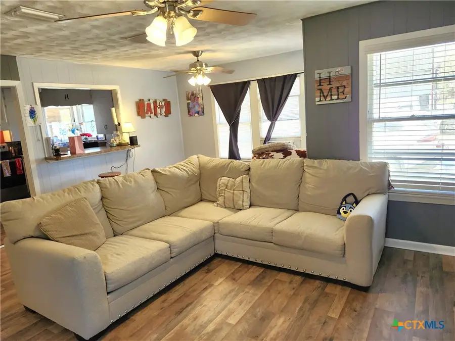 418 Clark Street, Yoakum, TX 77995 - Image #2