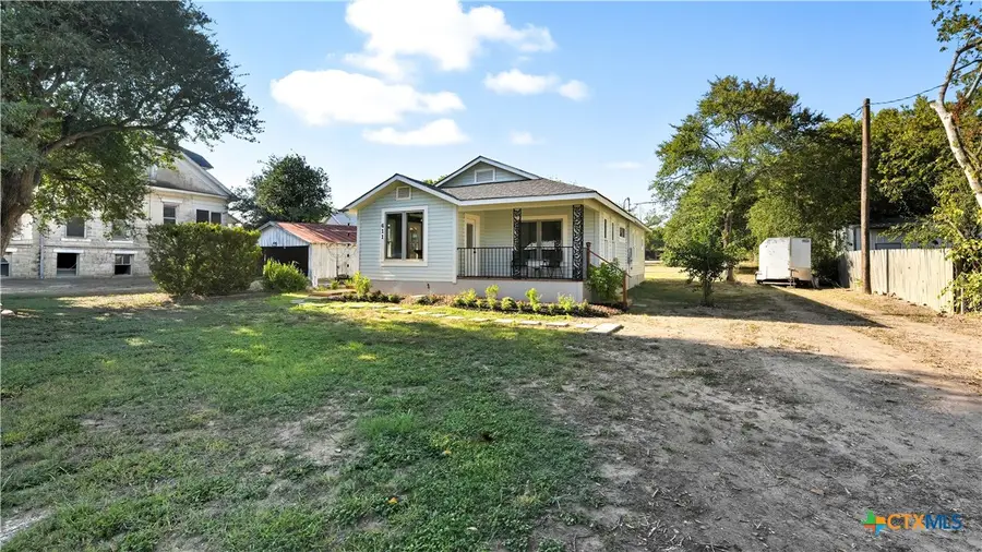 611 Qualls Street, Gonzales, TX 78629 - Image #2